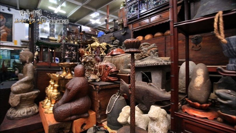 Dongmyo Flea Market: Vintage Shopping, Food, and Hidden Gems