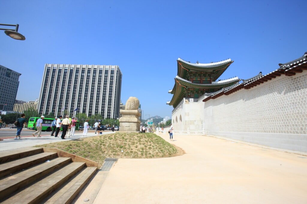Seoul’s Grand Tapestry: Palaces, Politics, and People