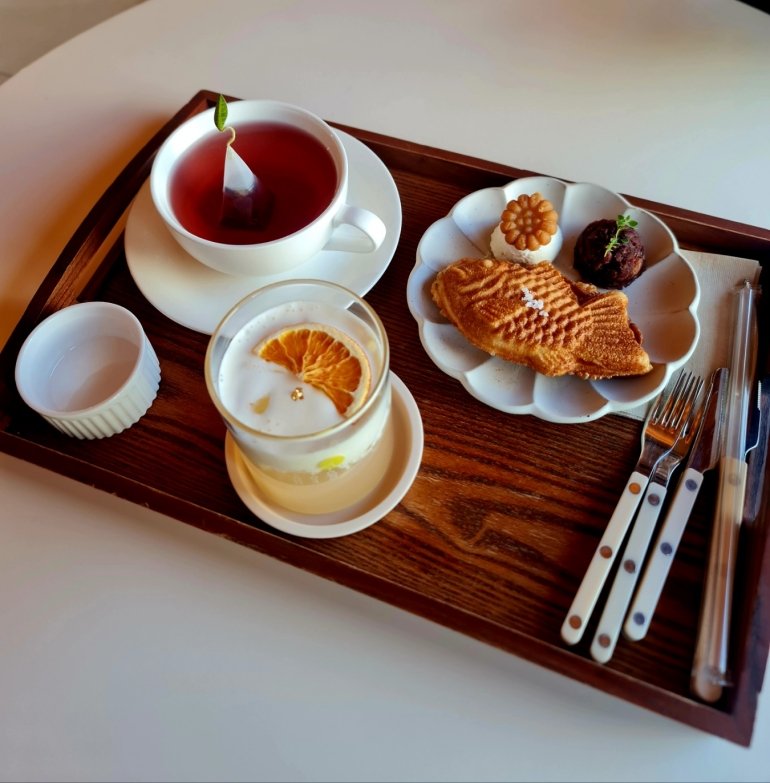 Tea and desserts of OnuYeowol Cafe