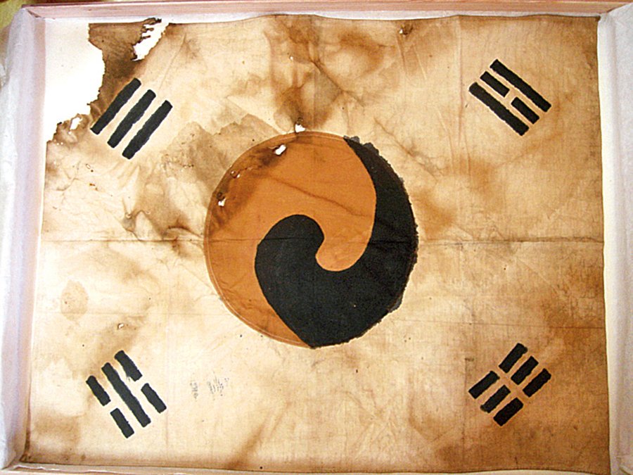 Taegeukgi -Decoding Korean National Symbols: Taegeukgi, Aegukga, Mugunghwa