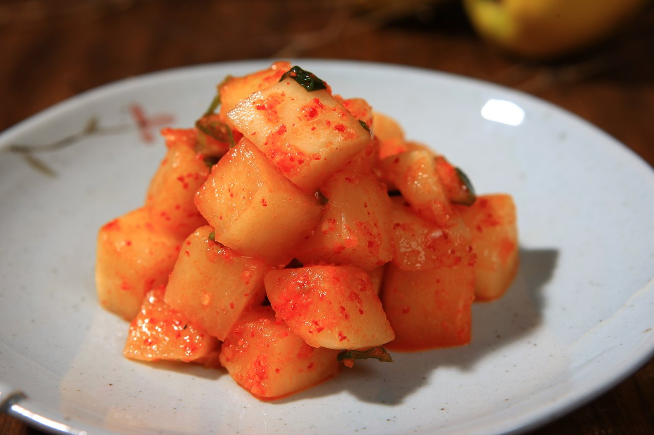 Kkakdugi (Radish Kimchi)
