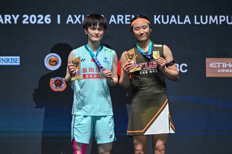 An Se-young(Right) and Wang Zhiyi