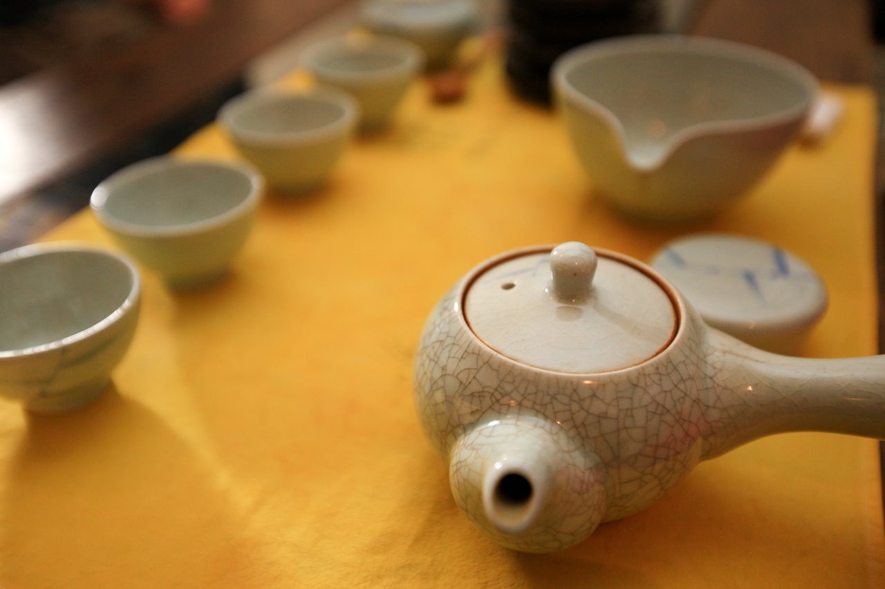 Tea ceremony utensils including a Dagwan and Chatjan