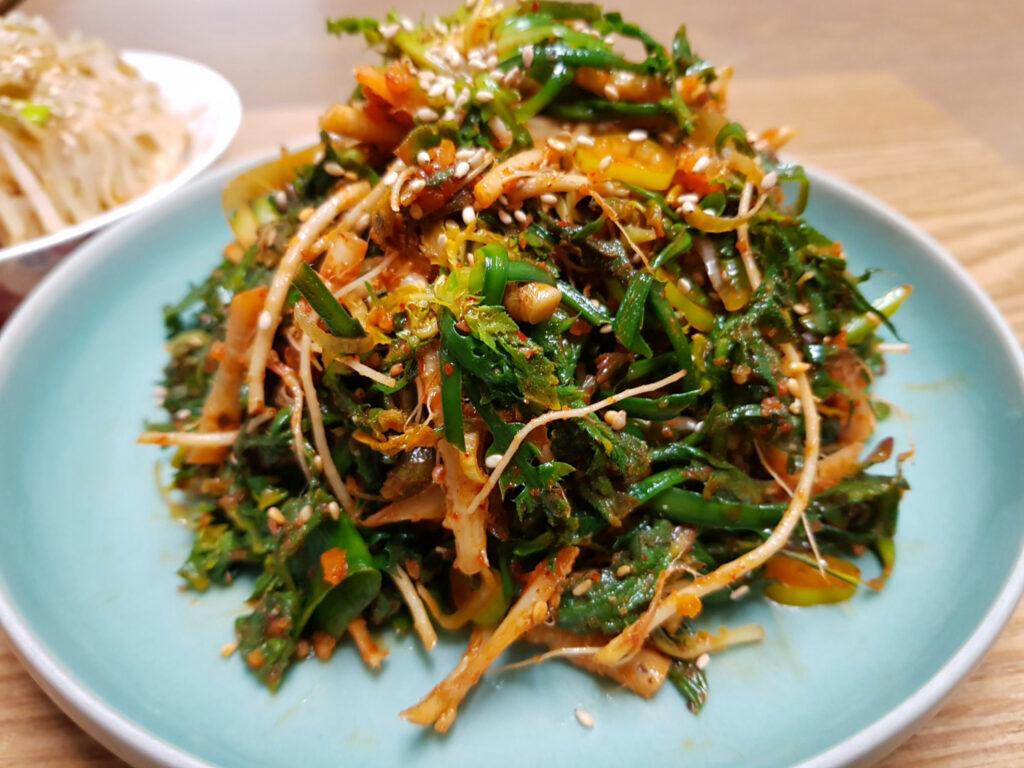 5 Korean Spring Greens You Can Forage Locally