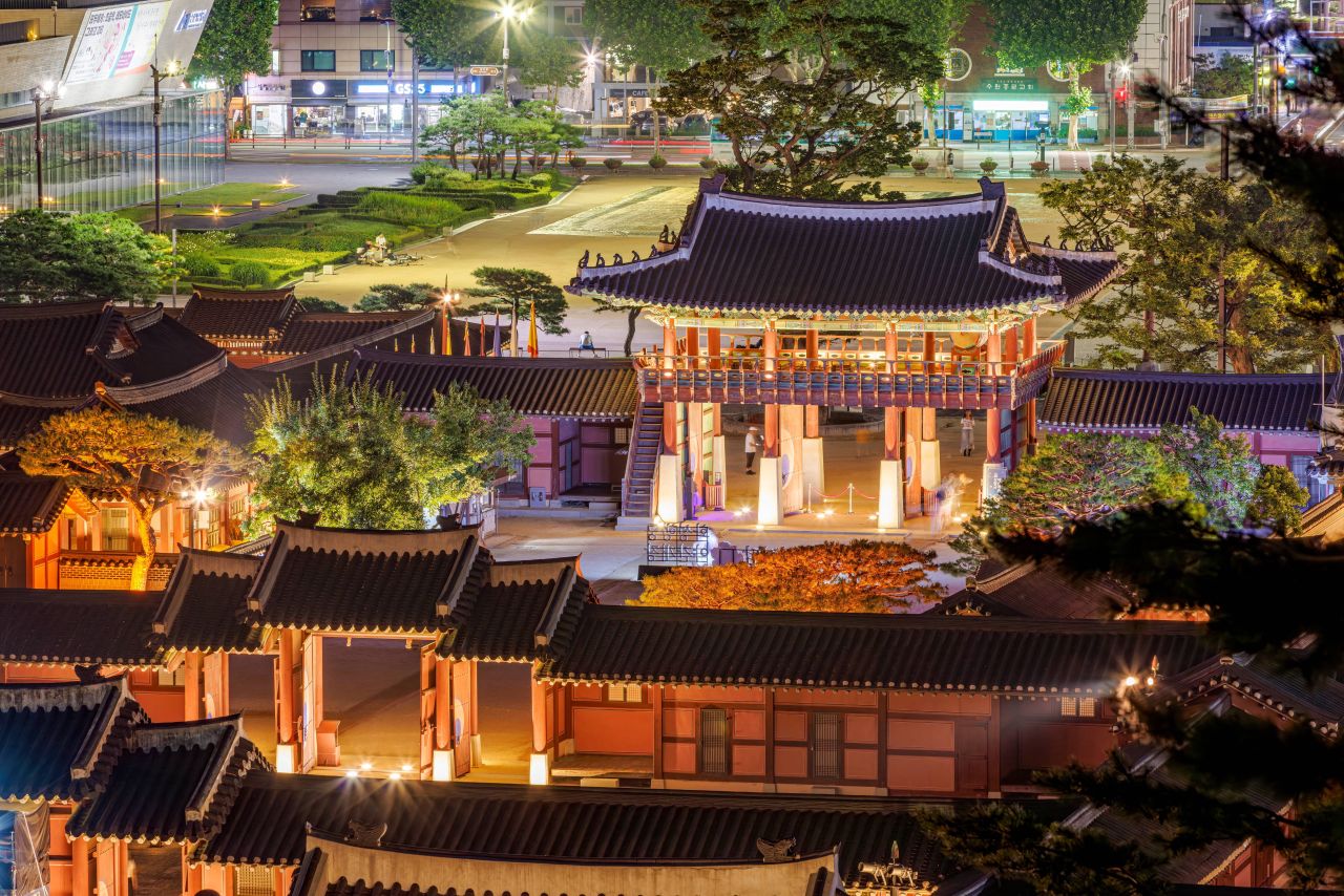 Suwon Hwaseong Festival 2026: Dates, Parade & Travel Tips