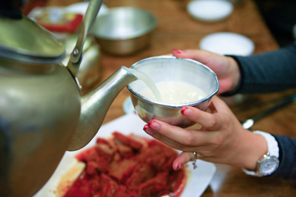 Traditional Korean Alcohol Guide: Soju & Makgeolli