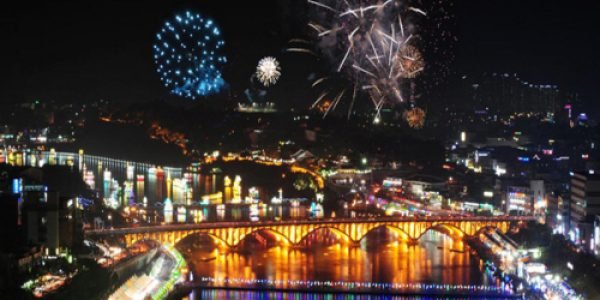 Jinju's Timeless Tapestry: Historic Arenas, Lakeside Charm, and Lantern Festival Flavors