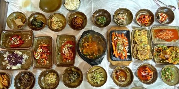 Gongju Taehwa Restaurant's 'Deodeok Set'